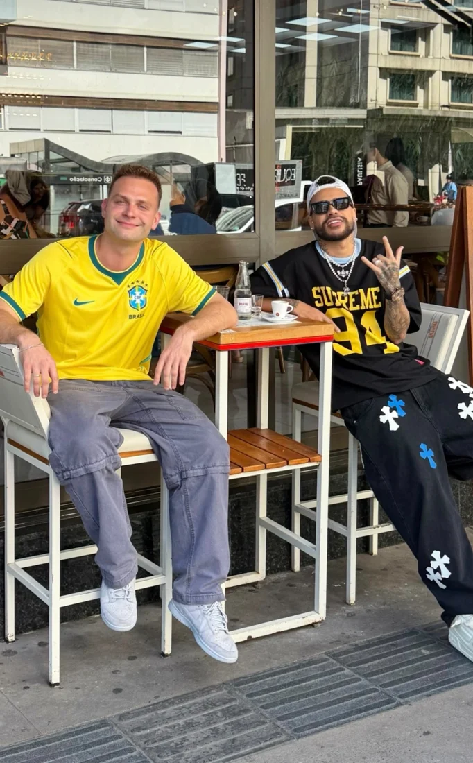 Andrew Wave sharing a moment with Neymar